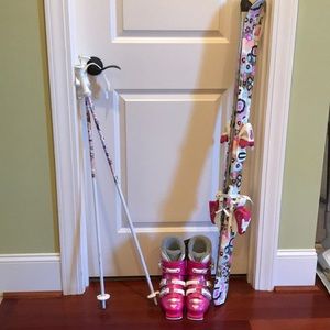 ROXY SNOW SKIS ,Boots and pokes package